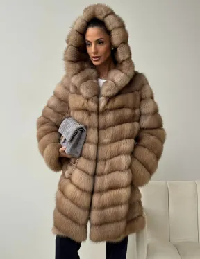 Шуба из куницы с капюшоном в цвете тор-тор