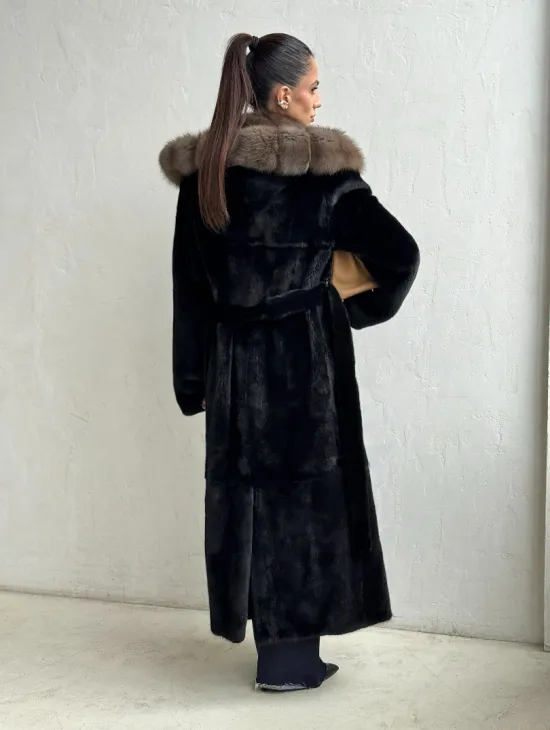 Черная норковая шуба с поясом - капюшон куница