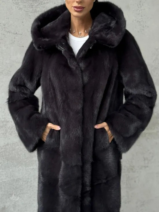 Женская норковая шуба с капюшоном