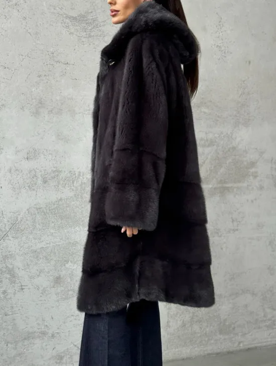 Женская норковая шуба с капюшоном
