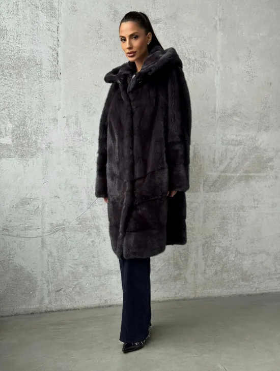 Женская норковая шуба с капюшоном