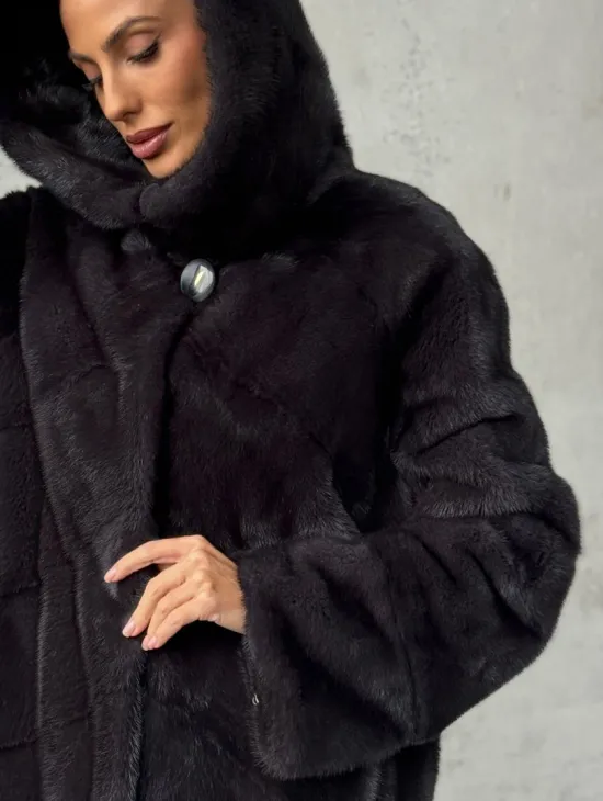 Норковая женская шуба с капюшоном