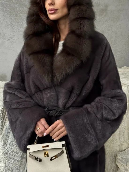 Шуба норковая графитовый ирис с капюшоном куницы