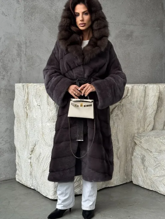 Шуба норковая графитовый ирис с капюшоном куницы