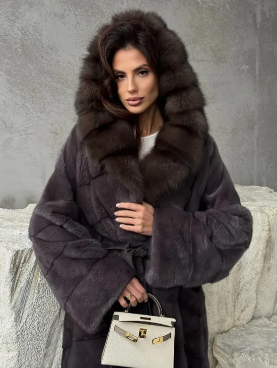 Шуба норковая графитовый ирис с капюшоном куницы
