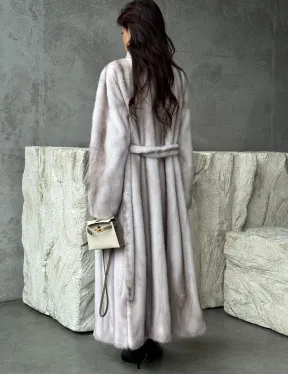 Светлая шуба из натуральной скандинавской норки