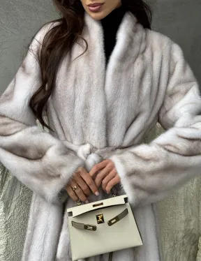 Светлая шуба из натуральной скандинавской норки