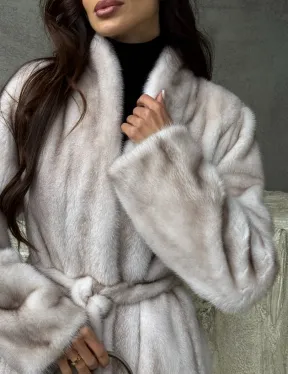 Светлая шуба из натуральной скандинавской норки