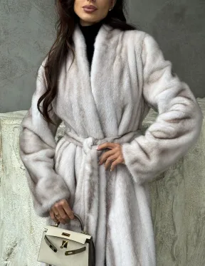 Светлая шуба из натуральной скандинавской норки