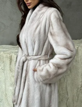 Светлая шуба из натуральной скандинавской норки