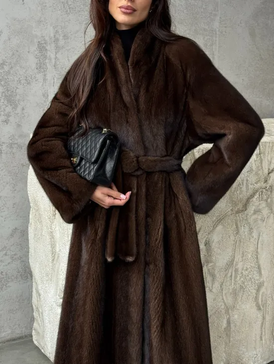 Пальто из норки с V-образным воротом