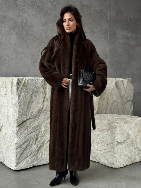 Пальто из норки с V-образным воротом