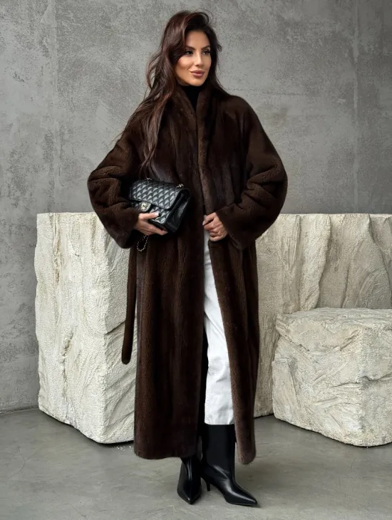 Пальто из норки с V-образным воротом
