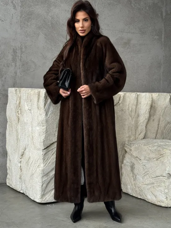 Пальто из норки с V-образным воротом