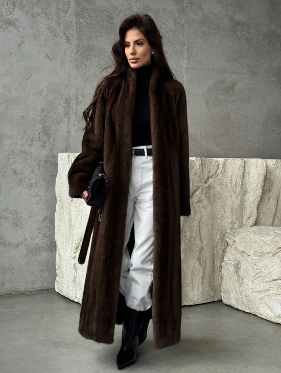 Пальто из норки с V-образным воротом