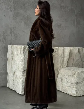 Пальто из норки с V-образным воротом