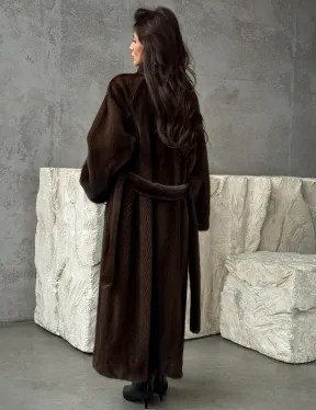 Пальто из норки с V-образным воротом