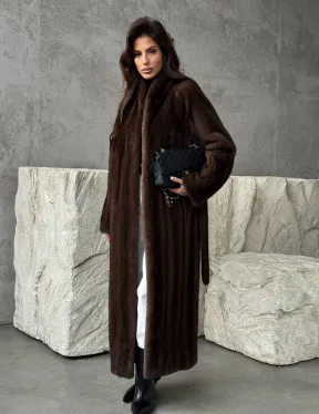 Пальто из норки с V-образным воротом