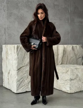 Пальто из норки с V-образным воротом