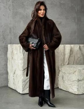 Пальто из норки с V-образным воротом