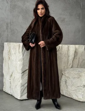 Пальто из норки с V-образным воротом