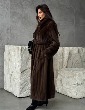 Пальто из норки с V-образным воротом