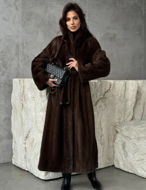 Пальто из норки с V-образным воротом