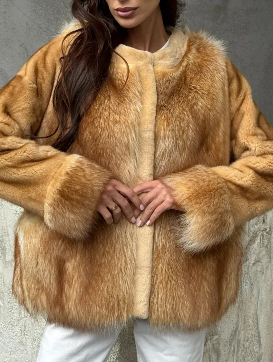 Норковый жакет с отделкой из меха енота