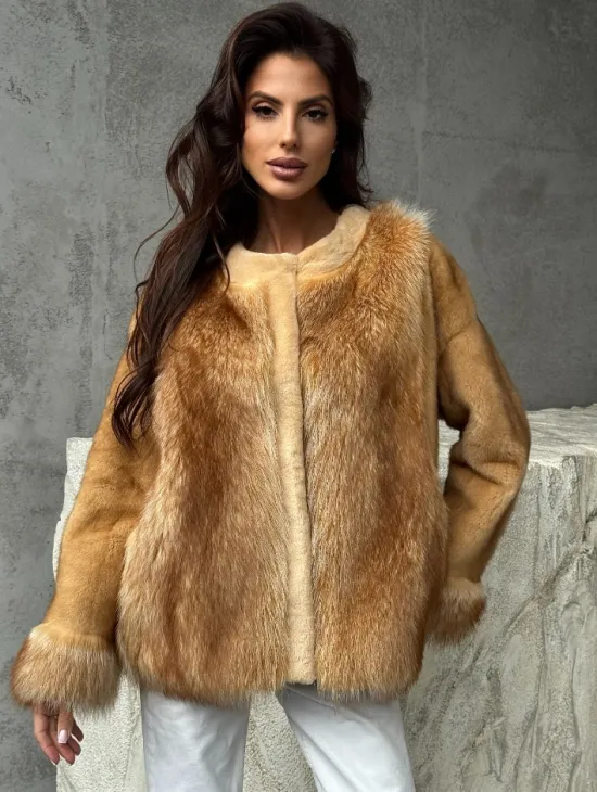 Норковый жакет с отделкой из меха енота