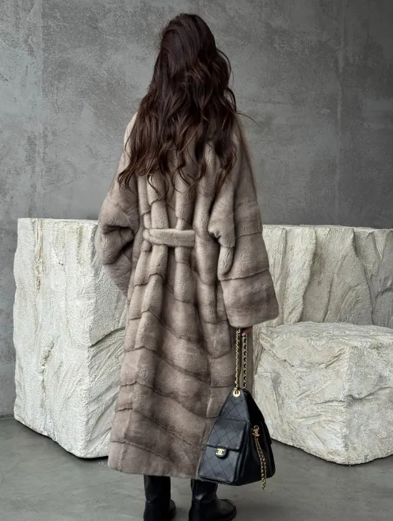 Удлинённая норковая шуба с поясом