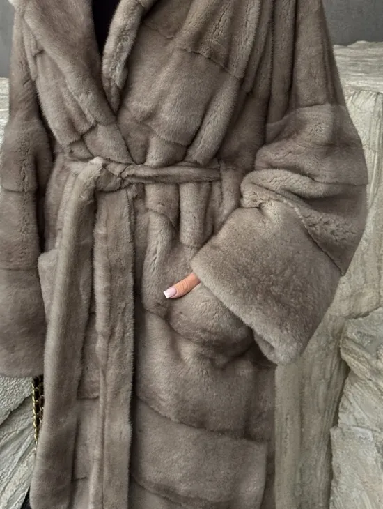 Удлинённая норковая шуба с поясом