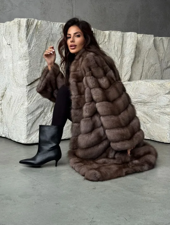 Шуба из куницы V-образный воротник