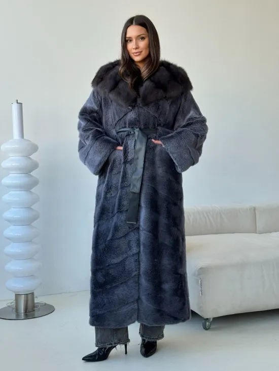 Длинная норковая шуба с куницей капюшон