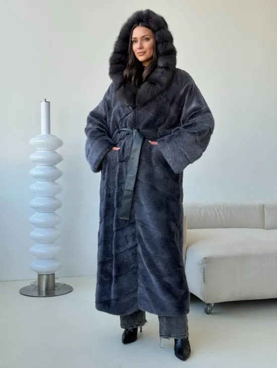 Длинная норковая шуба с куницей капюшон