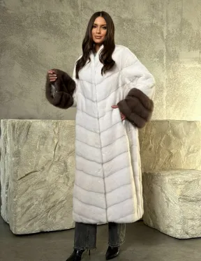 Белая норковая шуба с манжетами из меха куницы