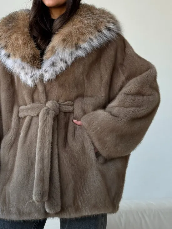 Норка - шуба летучая мышь с капюшоном рысь