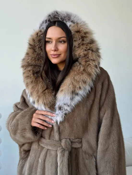 Норка - шуба летучая мышь с капюшоном рысь