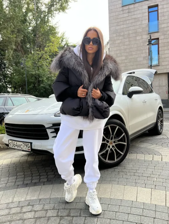 Пуховик с воротником из чернобурой лисы