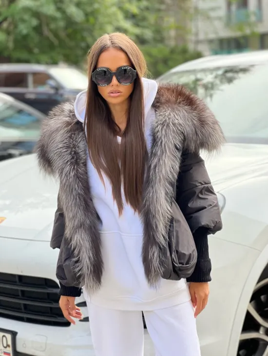 Пуховик с воротником из чернобурой лисы