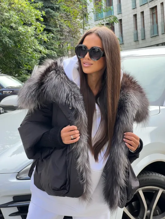 Пуховик с воротником из чернобурой лисы