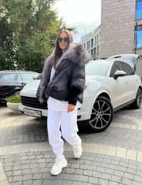 Пуховик с воротником из чернобурой лисы