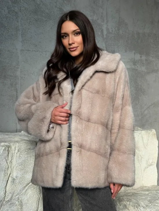 Норковый полушубок с капюшоном в цвете пудра