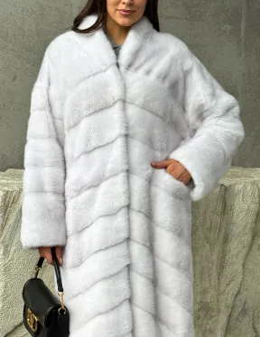 Белая норковая шуба с V-образным воротником