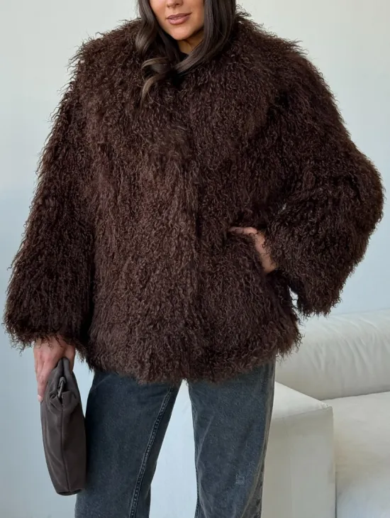 Коричневая шуба из ламы