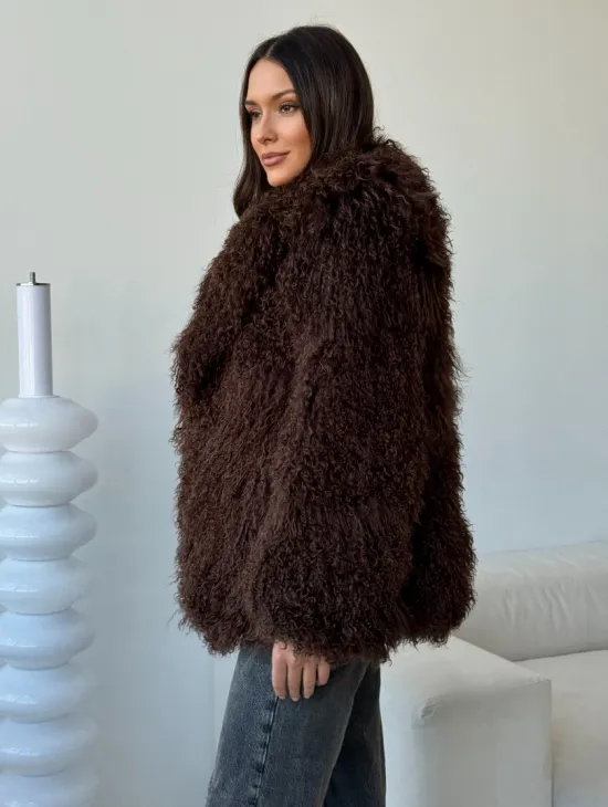 Коричневая шуба из ламы
