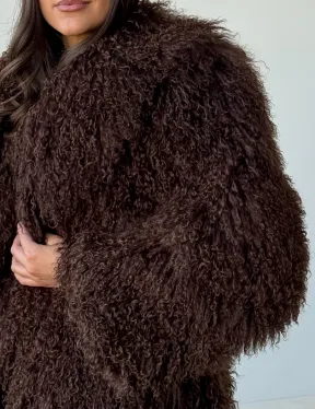 Коричневая шуба из ламы