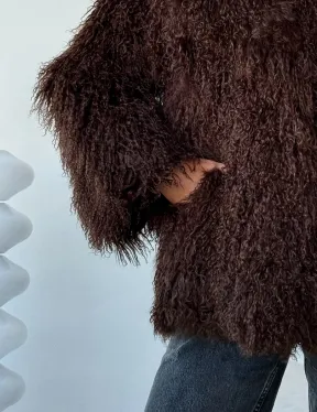 Коричневая шуба из ламы
