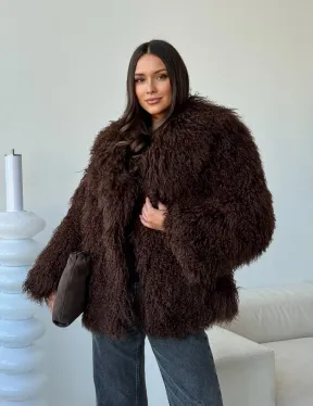 Коричневая шуба из ламы