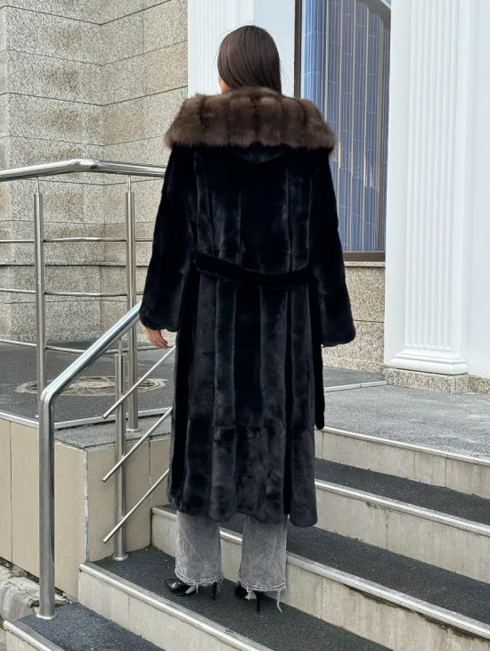Черная норковая шуба с капюшоном куница