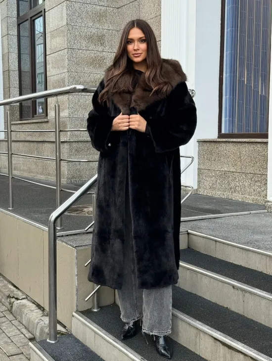 Черная норковая шуба с капюшоном куница